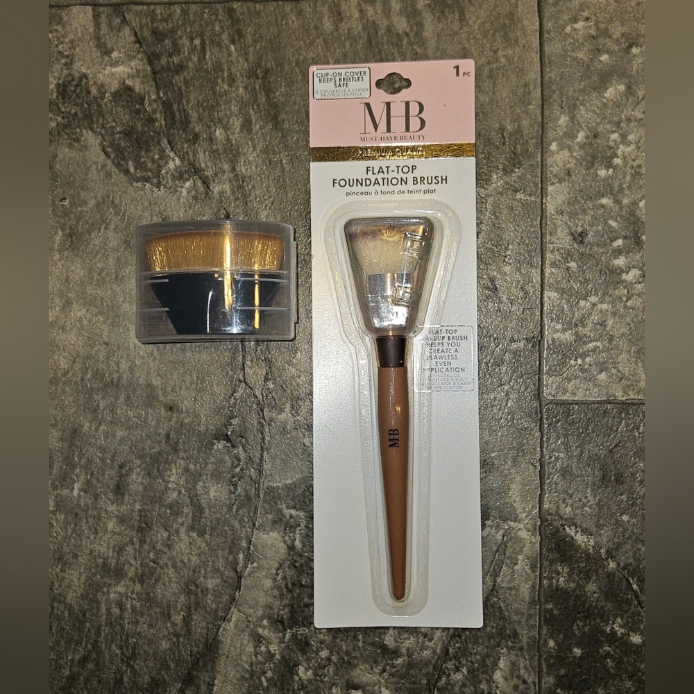 Flat-Top Foundation Brush Set With Plastic Bristle Covers BNIB